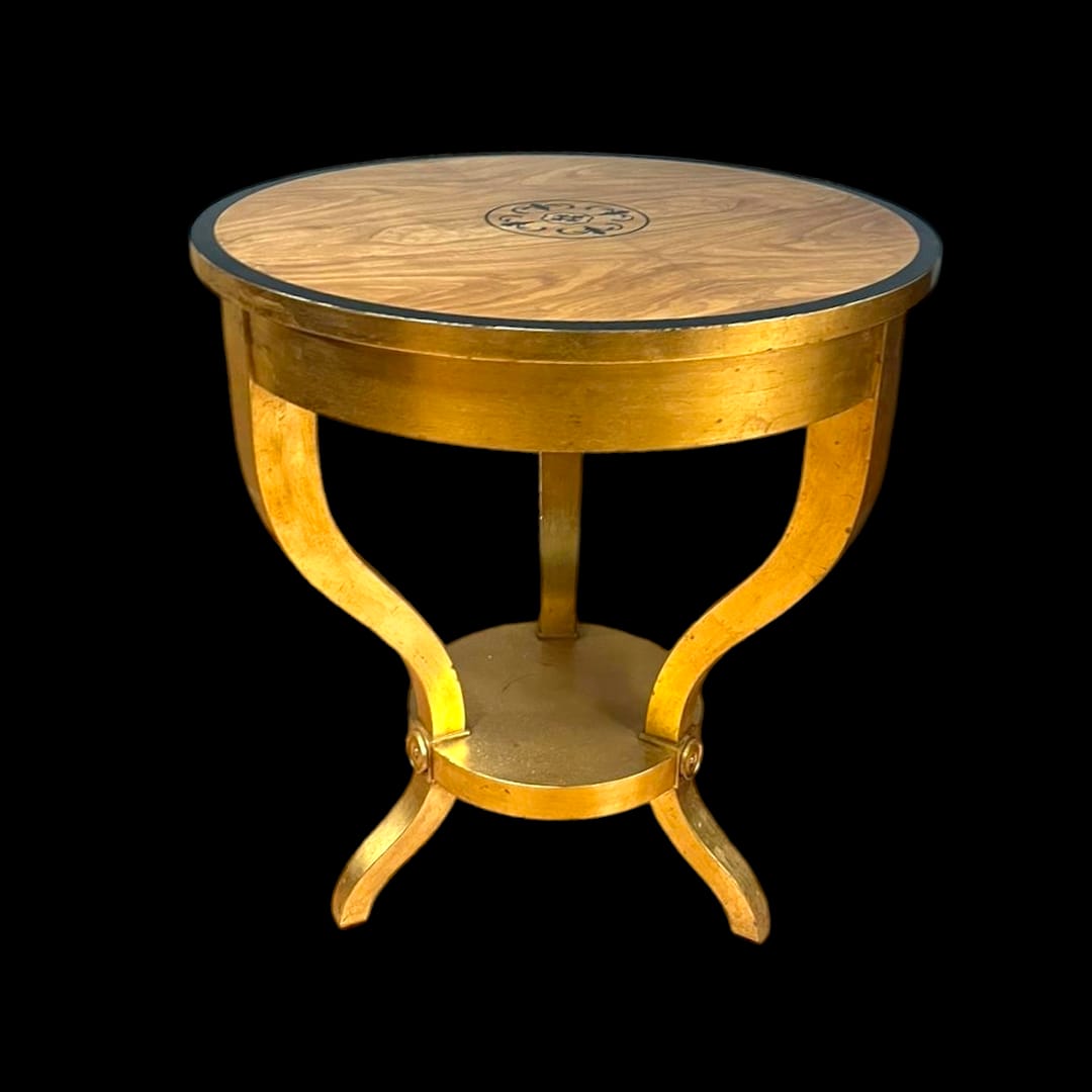 Mesa de Diseño Neoclásico en Madera y Dorado