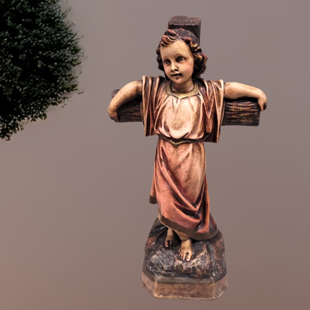 Figura Niño Jesús con Cruz | símbolo de fe y amor