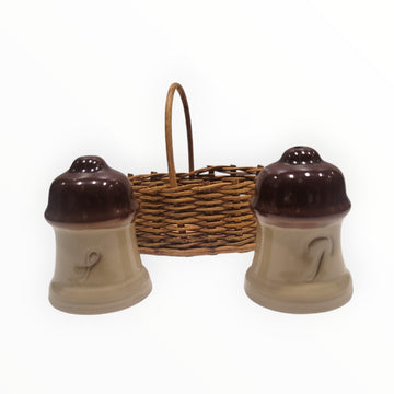 Set Salero Pimenteros Marrón Beige con Cesta de Mimbre Rústico