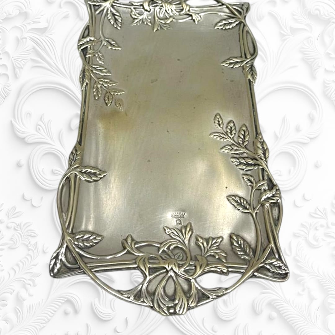 Bandeja de Metal Plateado Art Nouveau con Motivos Florales