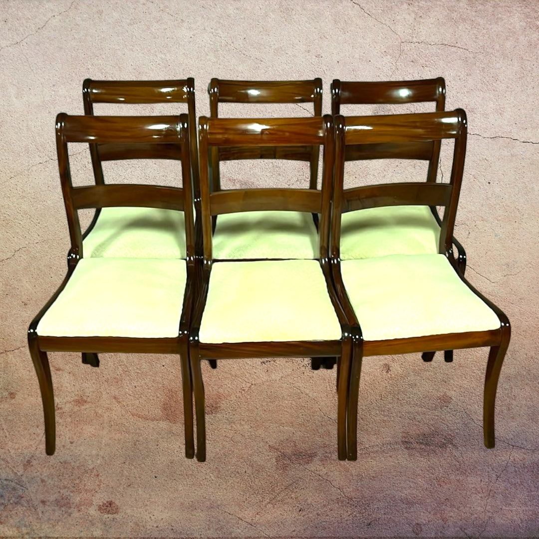 Elegantes sillas de caoba clásicas inglesas en perfecto estado