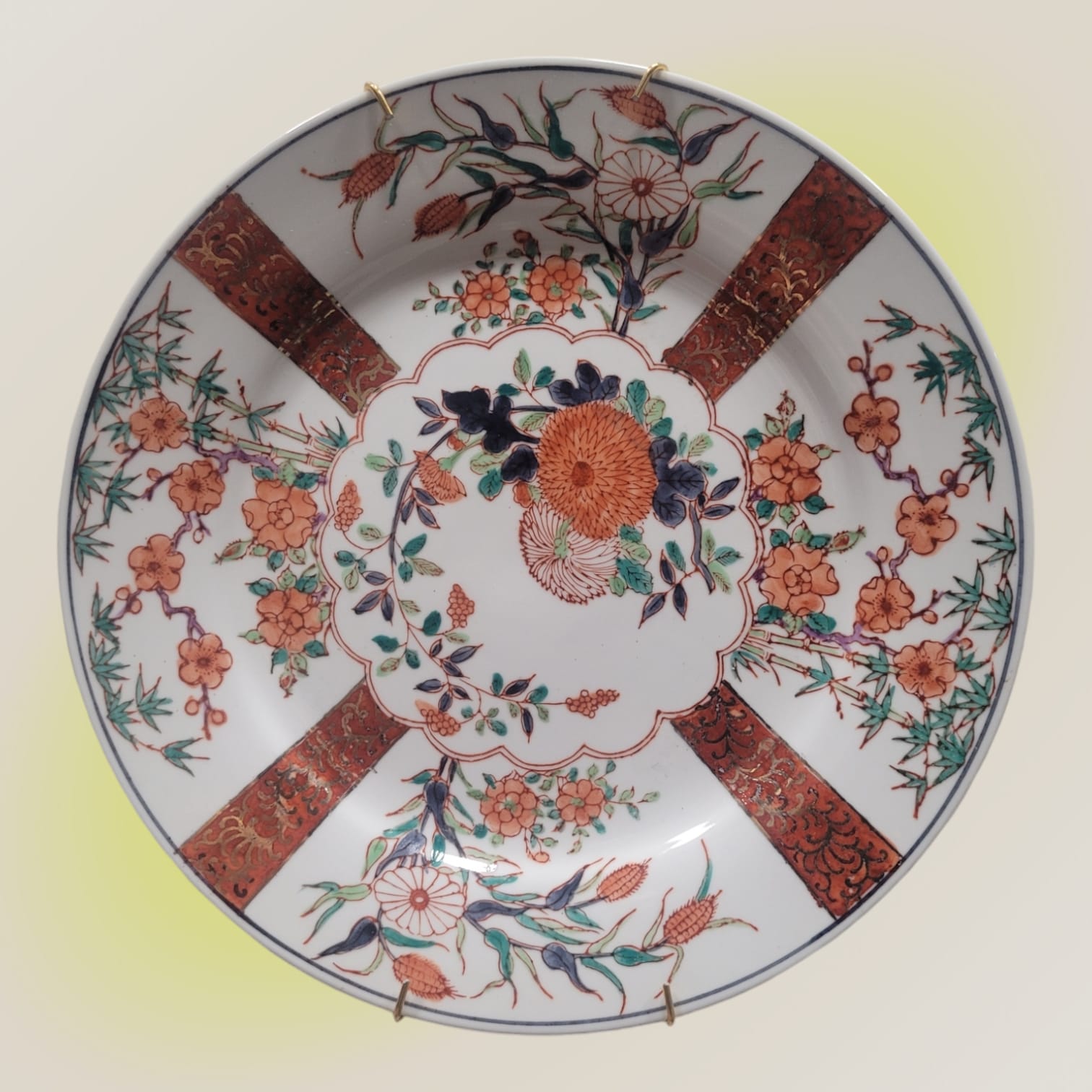 Plato Estilo Imari – Porcelana Decorativa Pintada a Mano